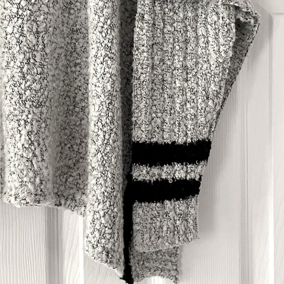 Beacan Cove Poncho Sweater Size S - Picture 5 of 7